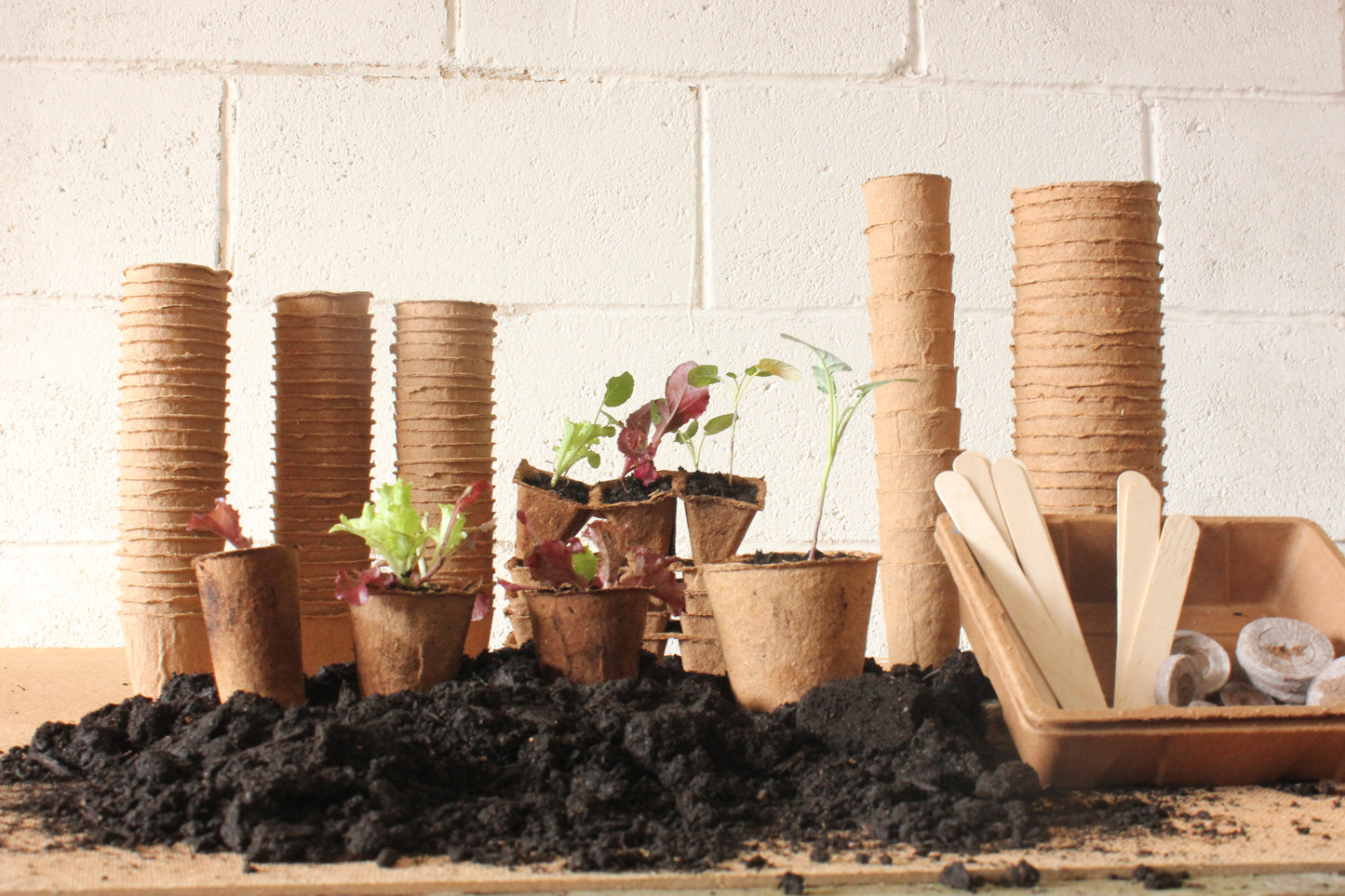 The Gardener's Ultimate Grow kit - Gift Set with 108 Fibre Pots, 15 Pellets, 7 Trays & 10 plants Labels